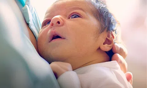 Sảy thai 5 lần, nữ diễn viên bất lực tìm con thì nhận phép màu từ người chồng đã mất 10 năm