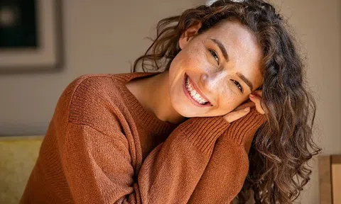 Trắc nghiệm: Người khôn ngoan biết tránh 10 cử chỉ gây “mất điểm” trong giao tiếp này, bạn thì sao?