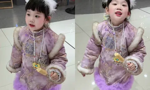 Gửi con gái xinh ở quê ăn Tết với ông bà, mẹ về đón lên phố đi học thì tá hoả diện mạo đứa trẻ