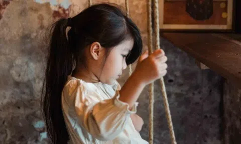 "Mẹ ơi, nhà mình giàu hay nghèo?", câu trả lời chuẩn văn mẫu giúp đứa trẻ thành công trong tương lai