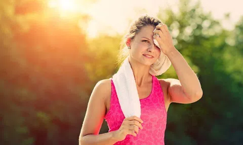 Người vận động ra mồ hôi nhiều và người vận động ra mồ hôi ít, ai mới là người trẻ và khoẻ mạnh hơn?