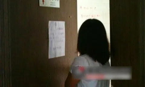 Con trai đang chơi game trên điện thoại bỗng hoảng hốt cầu cứu vì bức ảnh khỏa thân, mẹ lập tức báo cảnh sát