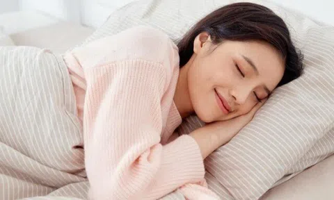 Trước khi ngủ nên thực hiện thói quen nào và tránh điều gì để tăng miễn dịch, giảm stress và làm đẹp da?