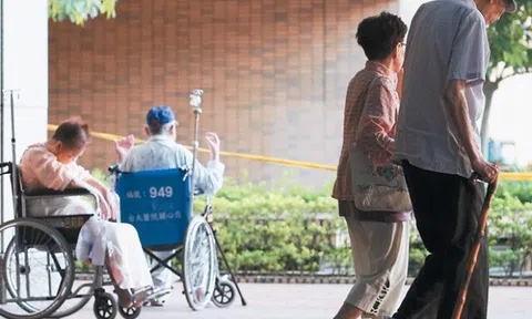 Nghỉ hưu tôi mới thấy, người nhiều tiền sống không sướng bằng kẻ nghèo rách nhưng có được "thứ này"