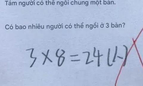 Con khóc nức nở vì tính 3 x 8 = 24 bị gạch sai, mẹ đi đòi công bằng, cô giáo giải thích mà ngã ngửa