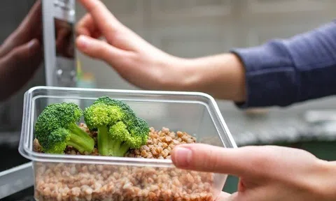 Thói quen ăn uống tưởng tiết kiệm hoá ra lại rước bệnh vào cơ thể, người "tiếc của" thường hay mắc phải