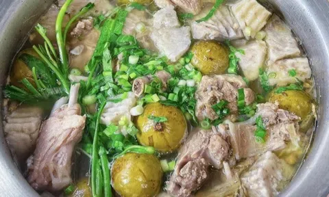 Cách nấu vịt om sấu chuẩn vị, thơm ngon như ngoài hàng