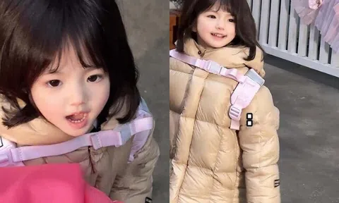 Bức ảnh chụp bé gái trước cổng trường tiểu học “gây sốt” cõi mạng vì quá xinh, nhìn sang người mẹ mới bất ngờ