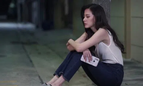 Dự đám cưới bạn thân rồi uống say, tôi nhắn tin cho chồng cũ "em nhớ anh" và anh đáp 4 từ