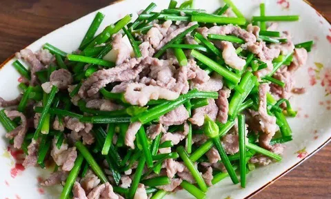 Loại lá mệnh danh là "rau của thận", lại còn tốt cho gan, đem xào với thịt được món ngon bổ rẻ