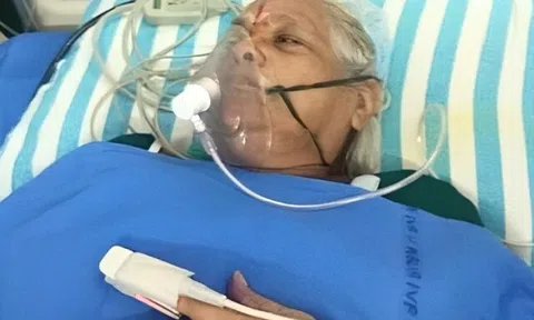 Cụ bà U80 từng gây sốc khi mang song thai với chồng U90, bây giờ làm mẹ đơn thân nuôi 2 con nhỏ