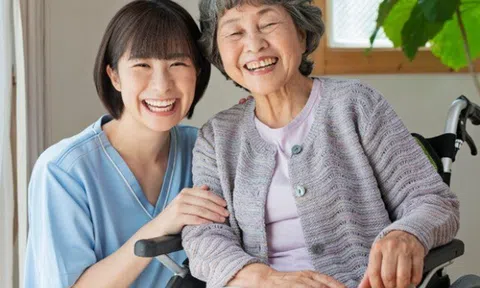 Khi nghỉ hưu, điều mà cha mẹ lo sợ nhất không phải thiếu tiền, mà là con cái quá hiếu thảo