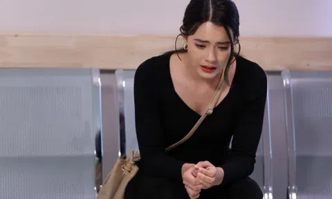 Mẹ vừa mất thì bố dượng đuổi tôi khỏi nhà, 3 năm sau nhận được một bưu kiện, tôi khóc như mưa