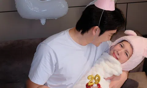 Đình Tú công bố ảnh "em bé sơ sinh" gần 46kg đúng sinh nhật Ngọc Huyền, hẹn Quỳnh Nga sớm làm thông gia