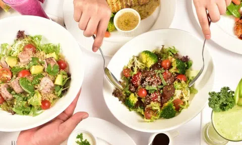 Để khỏe mạnh và sống thọ bữa ăn nên có những gì? Chuyên gia khuyên “3 điều cần, 2 điều tránh” cần thực hiện