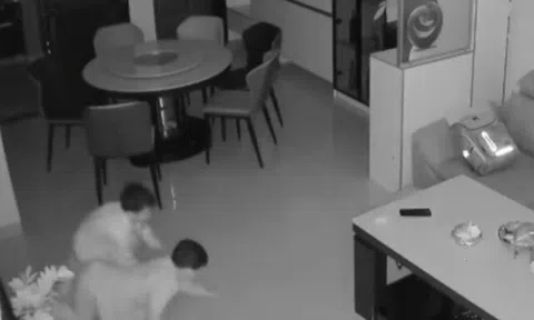 Kiểm tra camera rồi phát hiện chuyện “mờ ám” 2 con trai làm lúc nửa đêm, người mẹ vừa vui vừa lo lắng