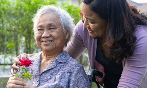 Dằn vặt con gái 35 tuổi chưa lấy chồng, về già tôi mới hiểu: Thúc giục con kết hôn không phải vì con, mà vì tôi sợ “mất mặt”