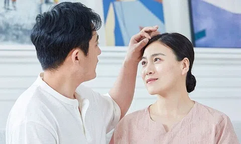 Tái hôn ở tuổi 51, chồng có một thói quen lạ mỗi tối khiến tôi hạnh phúc vô cùng