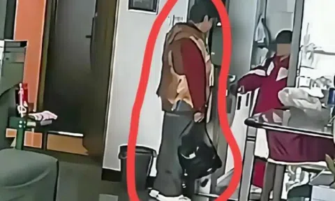 Đi học về bị kẻ lạ bám đuôi đến tận nhà, cậu bé tiểu học có pha xử lý khiến nhiều người vỗ tay khen ngợi