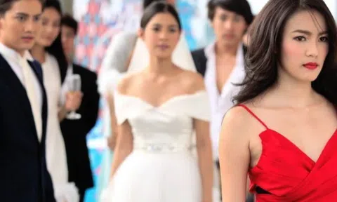 Cùng chồng tới dự đám cưới chồng cũ, thấy mặt cô dâu của anh, tôi đứng không vững