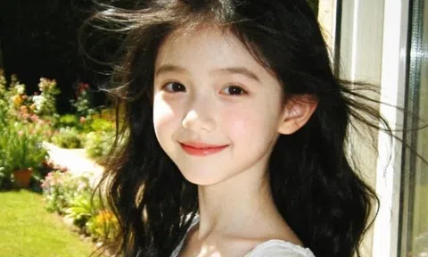 Ông nội định đặt tên cho cháu là Nguyễn Thị Ngọ, nhân viên sửa thành cái tên rất thơ, mẹ ruột ưng ý