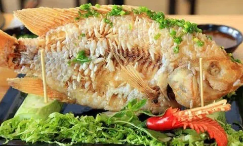 Muốn rán cá vàng giòn, đổ ngay dầu vào chảo là sai, thêm bước nữa, cá cực ngon lại không sợ bắn tung tóe