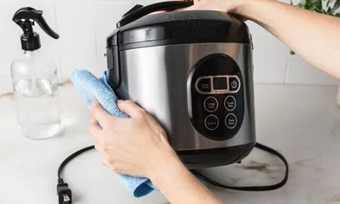 Trong nồi cơm điện có một “cơ quan nhỏ”, chạm một cái tiết kiệm cả đống tiền, 10 năm nội trợ giờ tôi mới biết