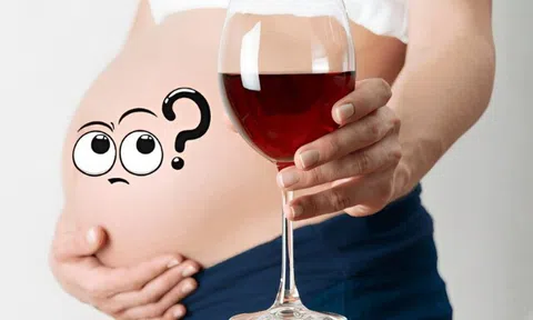 Đi ăn cưới lỡ uống rượu về thử thai mới biết đang bầu 5 tuần, em bé có bị ảnh hưởng? Câu trả lời của bác sĩ gây bất ngờ