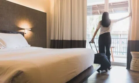 Nhân viên dọn phòng khuyên nhận phòng khách sạn xong nhớ quy tắc "4 không - 4 nên", mẹo nhỏ nhưng lợi ích to