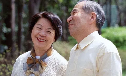 Kiểu "con cái trưởng thành sống dựa vào cha mẹ" mới đang âm thầm xuất hiện, không đòi tiền nhưng khiến cha mẹ "kiệt quệ"