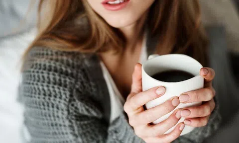Thức uống được sử dụng nhiều vào buổi sáng trong ngày lễ, dù mang nhiều lợi ích nhưng dùng sai thời điểm dễ gây hại
