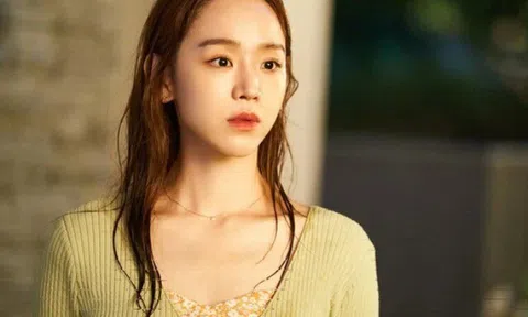 Trả lương giúp việc 10 triệu/tháng tôi vẫn phải nấu cơm, giặt giũ, đang tính đuổi việc thì cô ta đưa ra "bùa hộ mệnh"