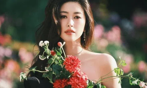 “Cô lao công” hút 130 triệu lượt xem: Ngoài đời gia thế hiển hách, từng “đá” tỷ phú để cưới giảng viên đại học