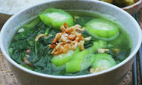 Lá này canxi gấp 2 lần sữa được ví là "thứ rau vua", mùa hè đang bán đầy, 10.000đ/mớ xào nấu đều ngon