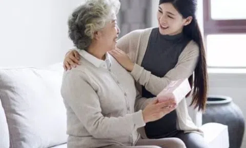 Về già, khi không đủ trả tiền viện phí tôi mới thấm: Cách thông minh nhất để vừa cho tiền con mà vẫn nghỉ hưu sung sướng là đây!