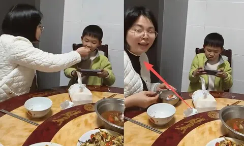 Con học lớp 3 vẫn cầm điện thoại chơi game để mẹ đút cơm: Là "yêu con" hay "làm hư" đứa trẻ?