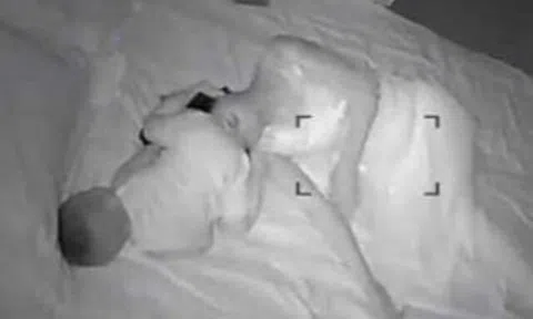 Vợ ngày càng lạnh nhạt, hờ hững, chồng lén đặt camera phòng ngủ thì thấy cảnh không thể bình tĩnh