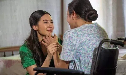 Ngày biết mình không thể sống nữa, mẹ chồng gọi con dâu vào phòng rồi đưa chiếc vòng vàng, 5 năm sau tôi mới vỡ lẽ