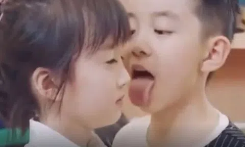 Con trai có hành động lạ với bạn gái, nữ diễn viên lên tiếng giải thích khiến mạng xã hội bùng nổ tranh luận