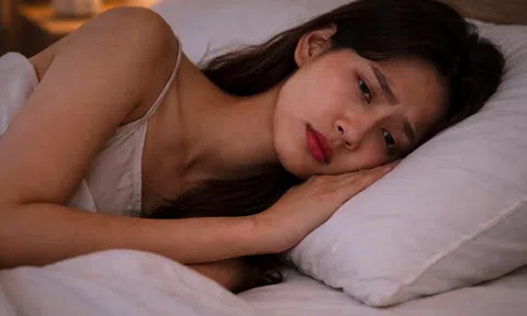 Xin tan làm sớm về chăm chồng bị tai nạn, sếp bỗng gặp riêng đưa ra lời đề nghị khiến tôi bối rối