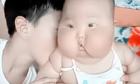Từng là cô bé xinh xắn, con gái đổi khác sau 6 tháng ở quê ông bà nuôi, người mẹ sốc lên sốc xuống
