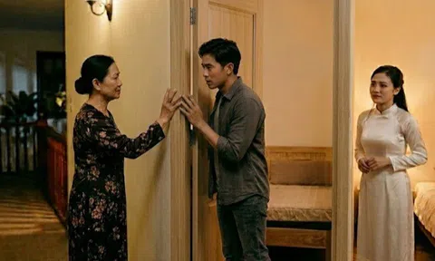 Đêm tân hôn, mẹ chồng liên tục đập cửa kêu đau, 1 tháng sau tôi phát hiện sự thật rồi lập tức ly hôn