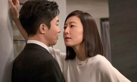 Trót qua đêm với chị sếp hơn 15 tuổi, hôm sau về nghe vợ nựng con, tôi đứng hình