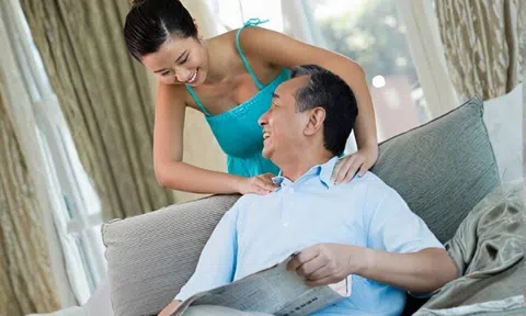 Gái xinh 25 tuổi bị cả họ giục lấy ông chú U55, đêm tân hôn tôi nhận ra chồng "ngưu ma vương" quá tốt