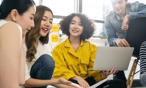 Trắc nghiệm: Bạn có biết cách giao tiếp với sếp để thăng tiến?