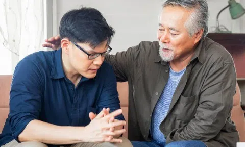 Về già, phản ứng của cha mẹ khi được con cái báo hiếu rất quan trọng, người thông minh thường làm thế này!