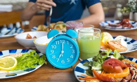 Ăn tối sớm không quyết định việc giảm cân, chuyên gia dinh dưỡng tiết lộ "chìa khóa" bền vững chị em nên tham khảo
