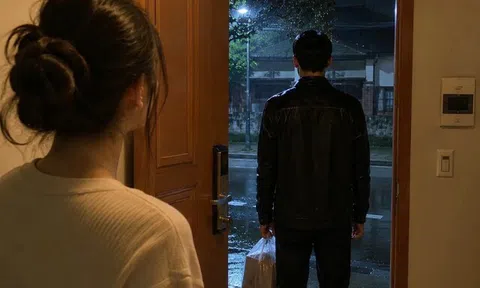 Nửa đêm chồng cũ ghé nhà đưa bánh cho con gái, vừa mở cửa thấy anh cởi áo khoác, tôi vội xin tái hôn