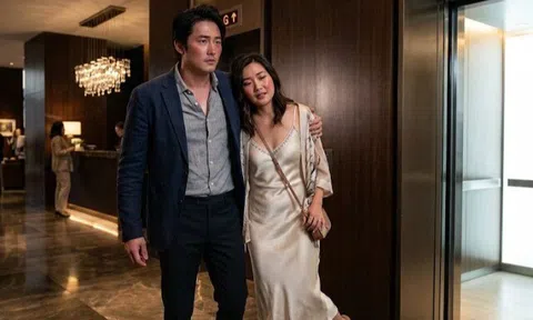 Đưa nữ đồng nghiệp say rượu vào khách sạn, tôi bỏ chạy ngay khi thấy người vừa bước ra từ thang máy
