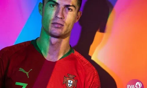 Phát hiện Ronaldo đăng bức ảnh mình chụp lên mạng xã hội mà không ghi nguồn, nhiếp ảnh gia ngay tập tức lên clip đòi quyền tác giả